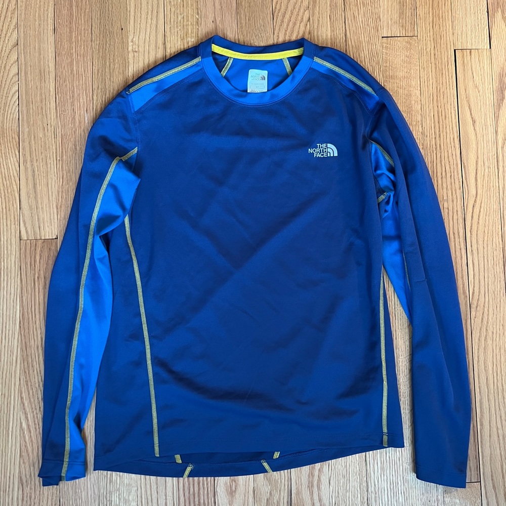 The North Face Men’s long sleeve flashdry shirt blue size small